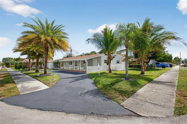 $4,200 | 268 Southeast 8th Avenue, Deerfield Beach, FL 33441