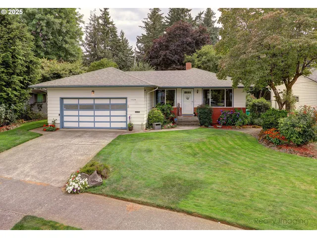 $529,900 | 10608 Northeast Tillamook Street, Portland, OR 97220