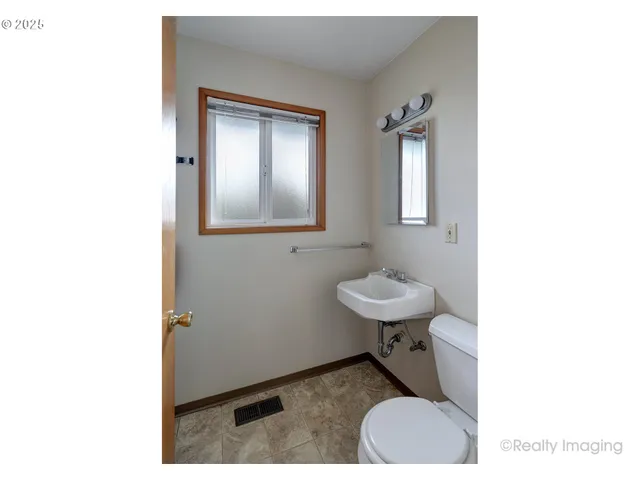 $529,900 | 10608 Northeast Tillamook Street, Portland, OR 97220