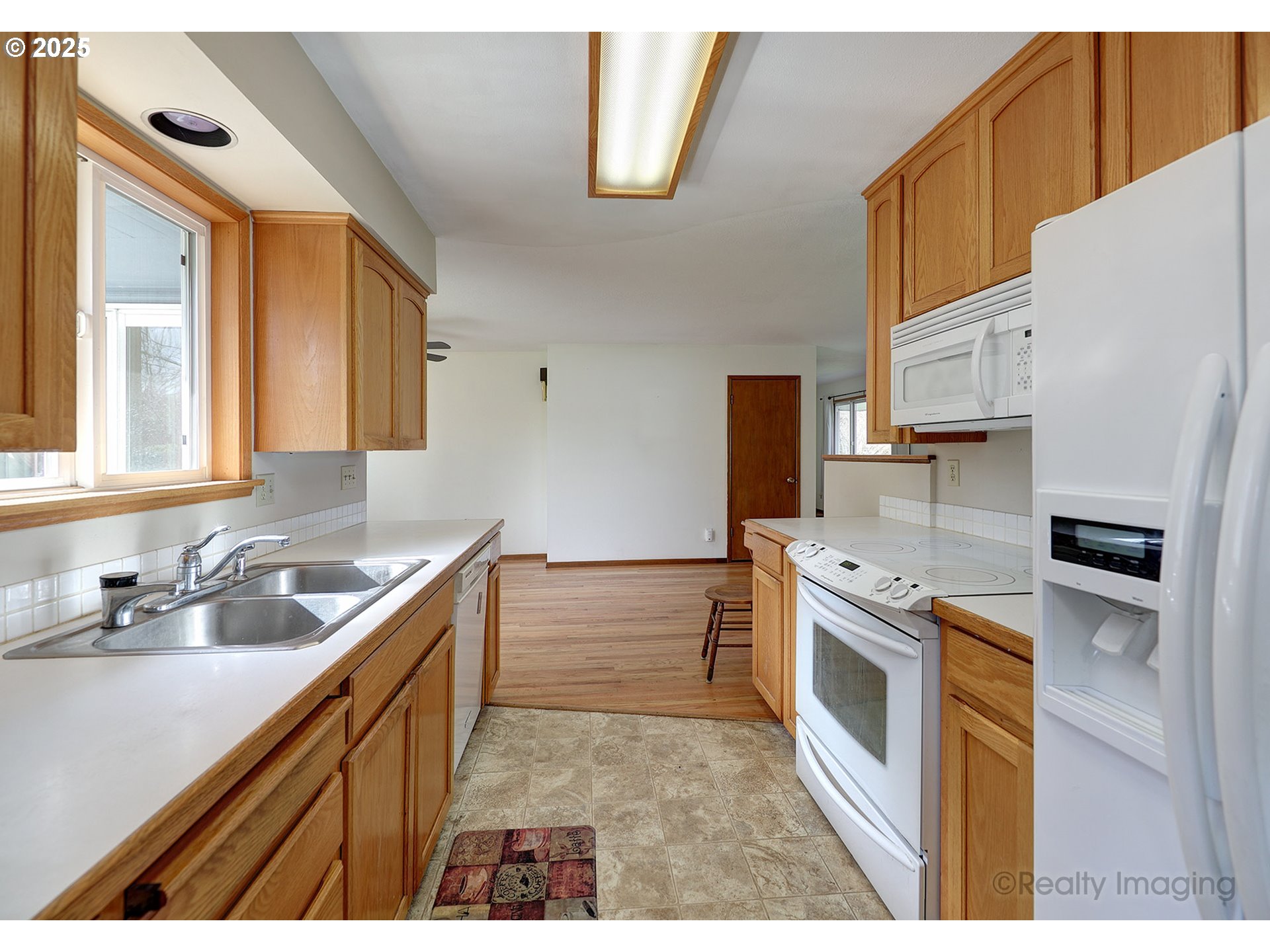 10608 Northeast Tillamook Street Portland, OR 97220 - Photo 13 of 30