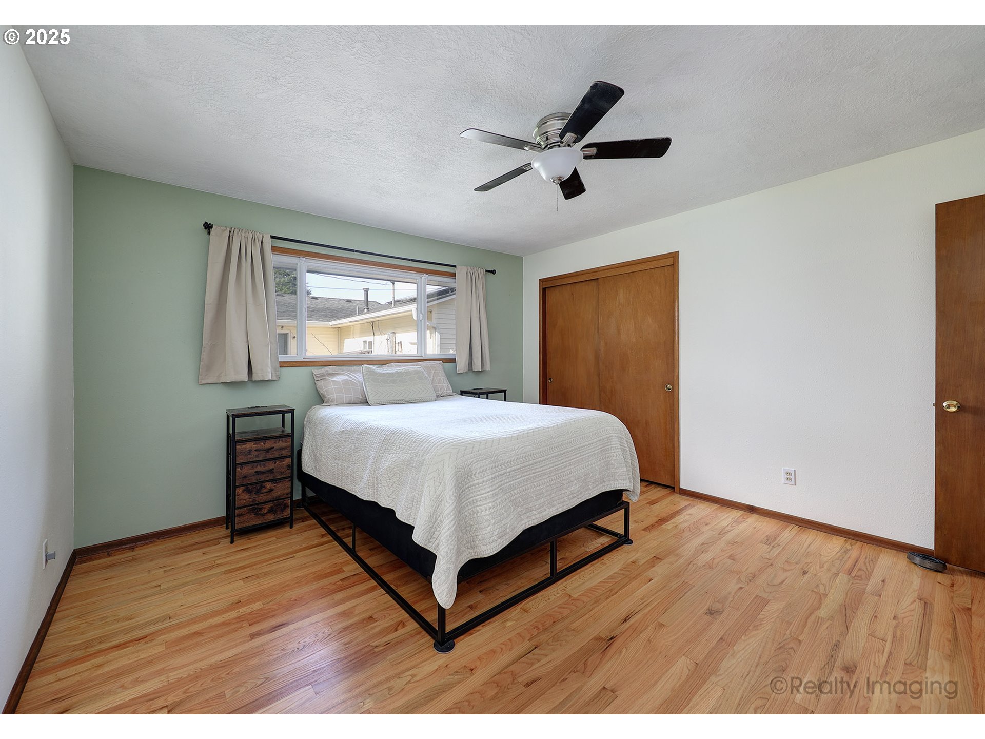 10608 Northeast Tillamook Street Portland, OR 97220 - Photo 14 of 30