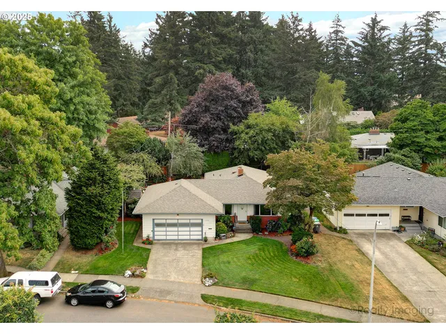 $529,900 | 10608 Northeast Tillamook Street, Portland, OR 97220