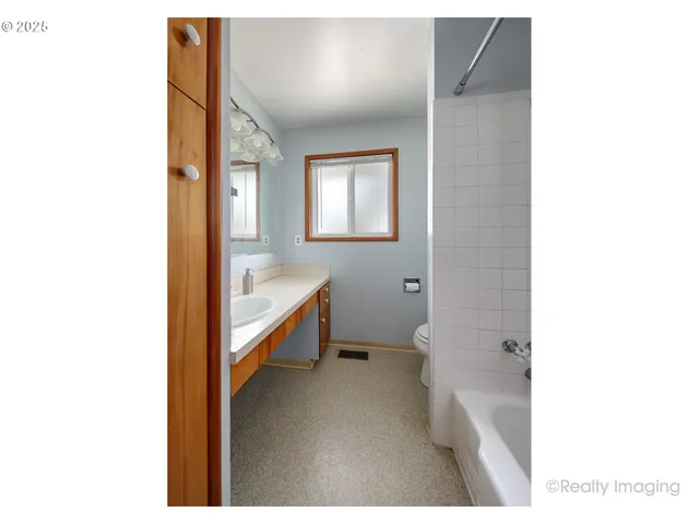 $529,900 | 10608 Northeast Tillamook Street, Portland, OR 97220