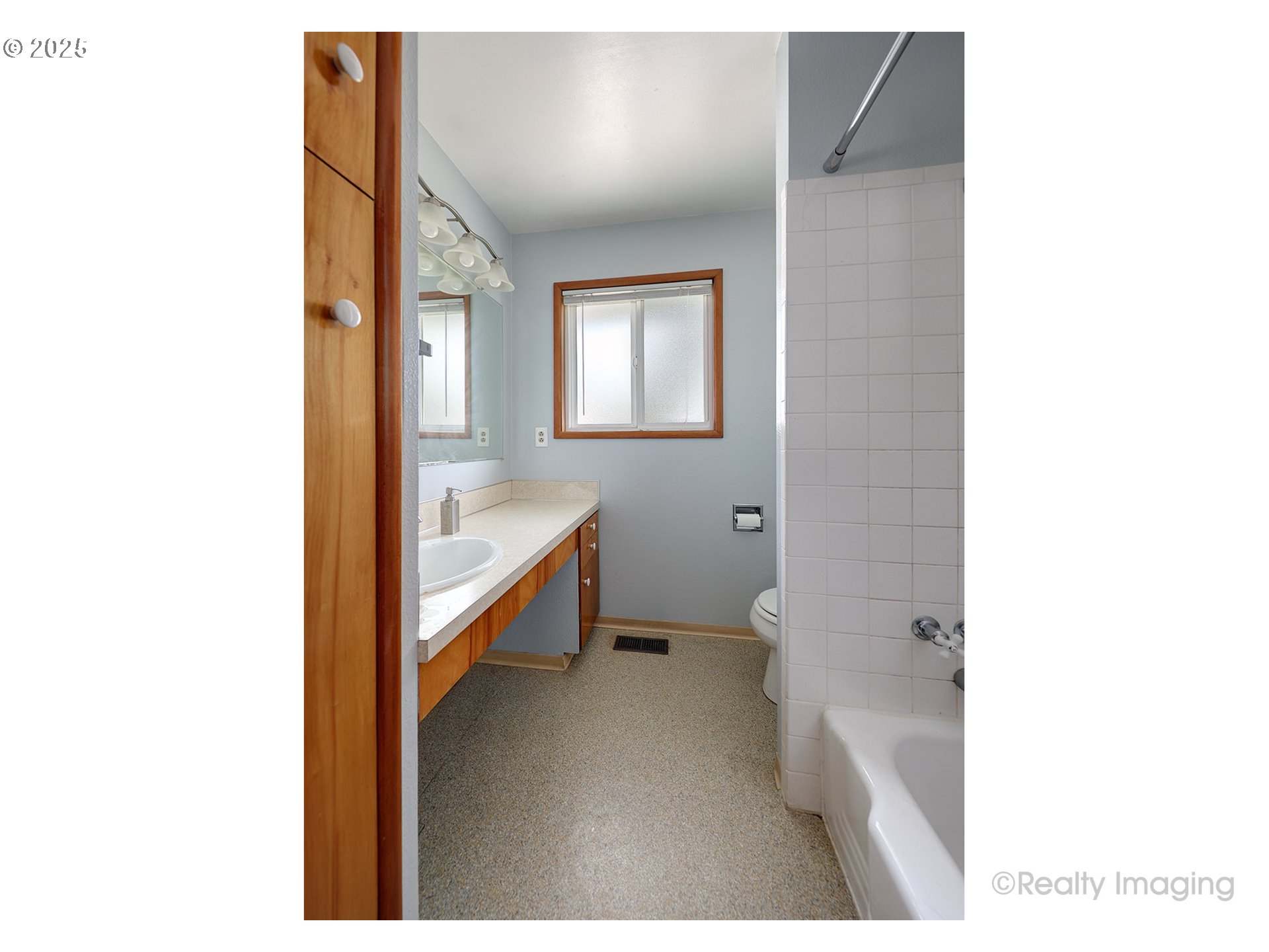 10608 Northeast Tillamook Street Portland, OR 97220 - Photo 21 of 30