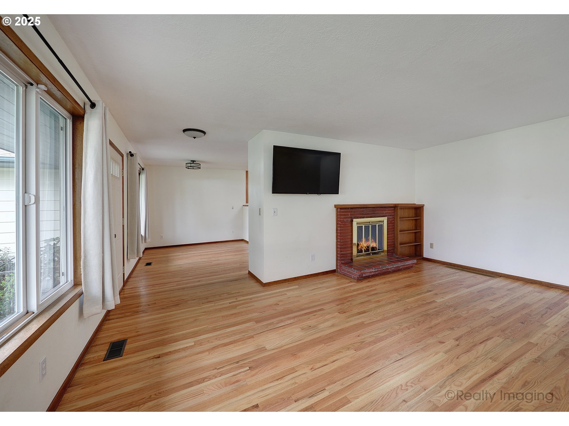 10608 Northeast Tillamook Street Portland, OR 97220 - Photo 5 of 30