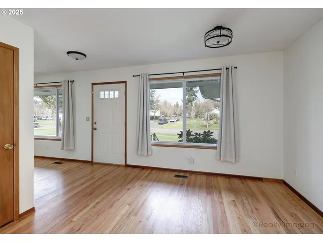 $529,900 | 10608 Northeast Tillamook Street, Portland, OR 97220