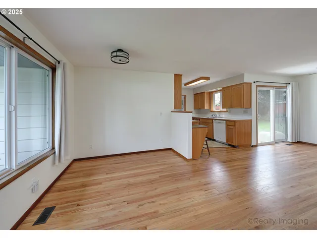 $529,900 | 10608 Northeast Tillamook Street, Portland, OR 97220