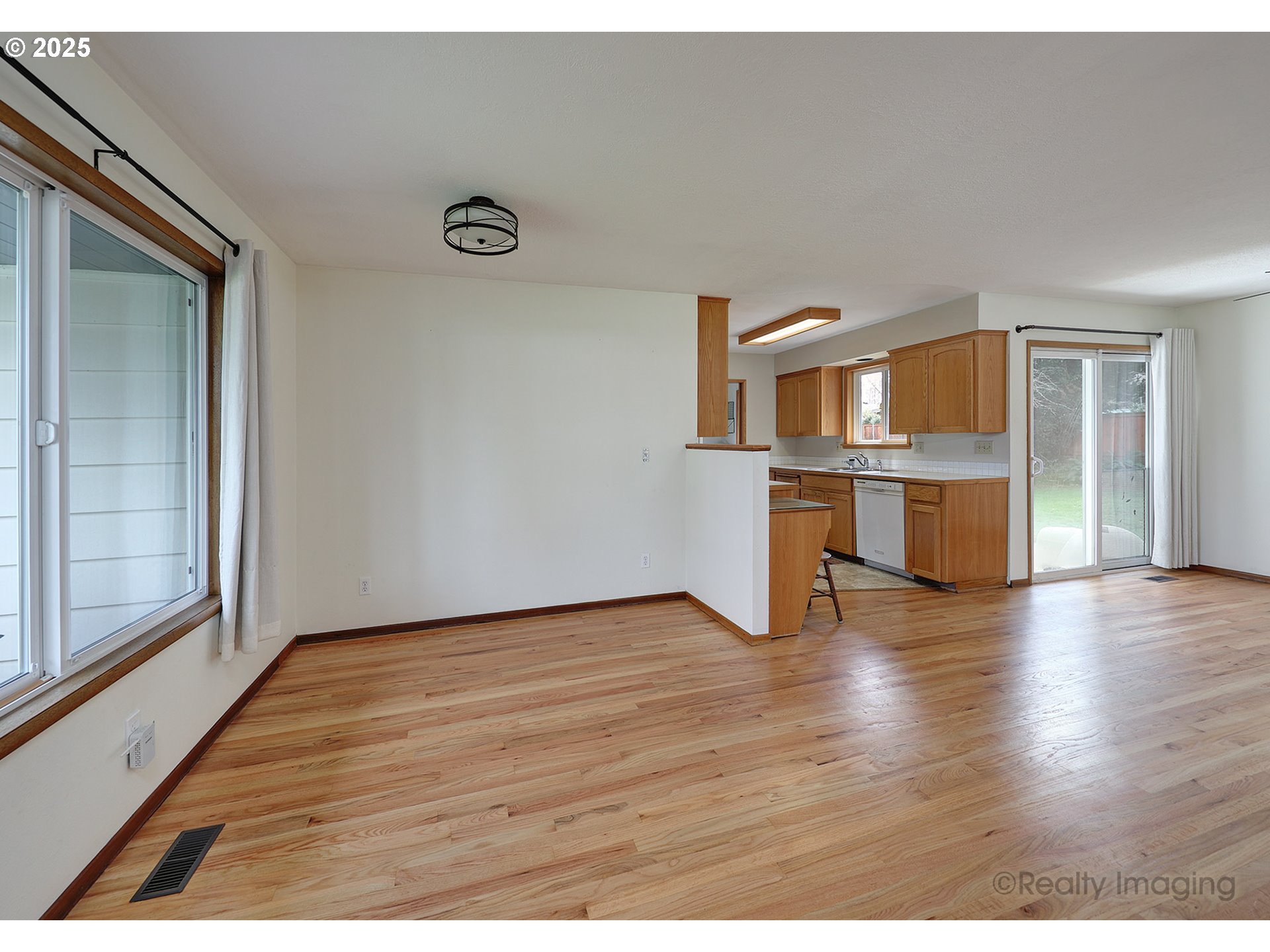 10608 Northeast Tillamook Street Portland, OR 97220 - Photo 7 of 30