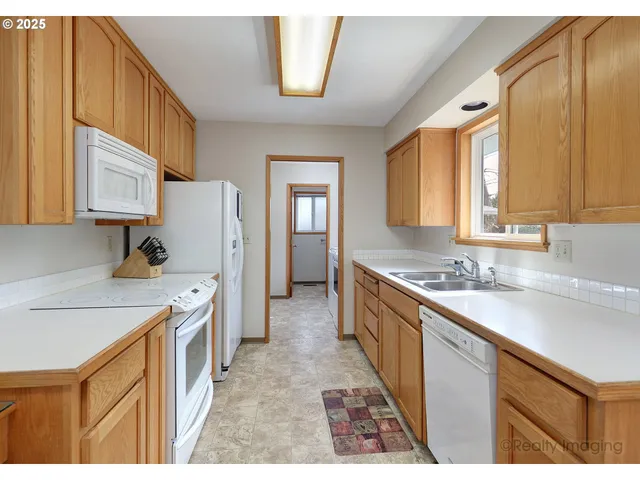 $529,900 | 10608 Northeast Tillamook Street, Portland, OR 97220