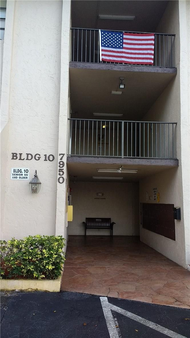 7950 West McNab Road, Unit 304 Tamarac, FL 33321 - Photo 14 of 15 a view of locker room