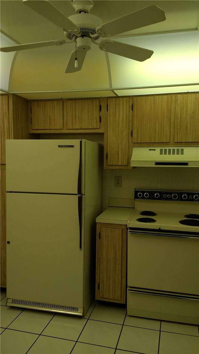 7950 West McNab Road, Unit 304 Tamarac, FL 33321 - Photo 5 of 15 a utility room with dryer and washer
