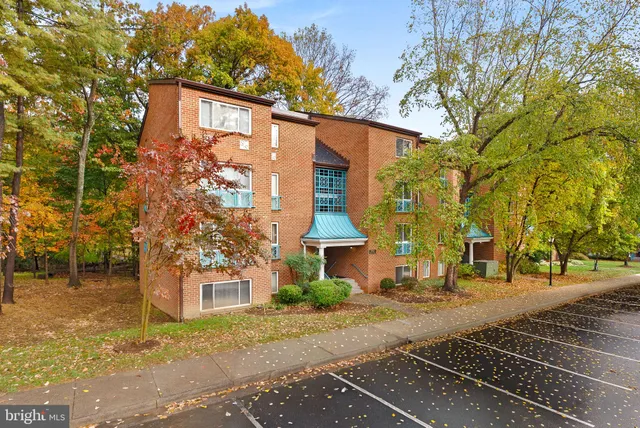 $2,300 | 11808 Breton Court, Unit 12C, Reston, VA 20191