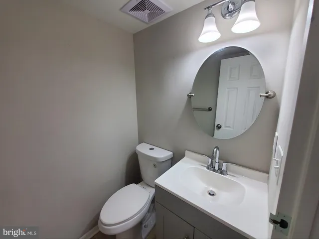 $2,300 | 11808 Breton Court, Unit 12C, Reston, VA 20191