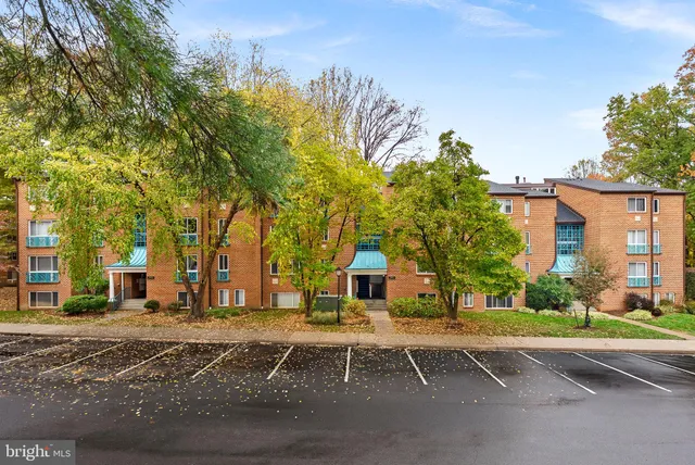 $2,300 | 11808 Breton Court, Unit 12C, Reston, VA 20191