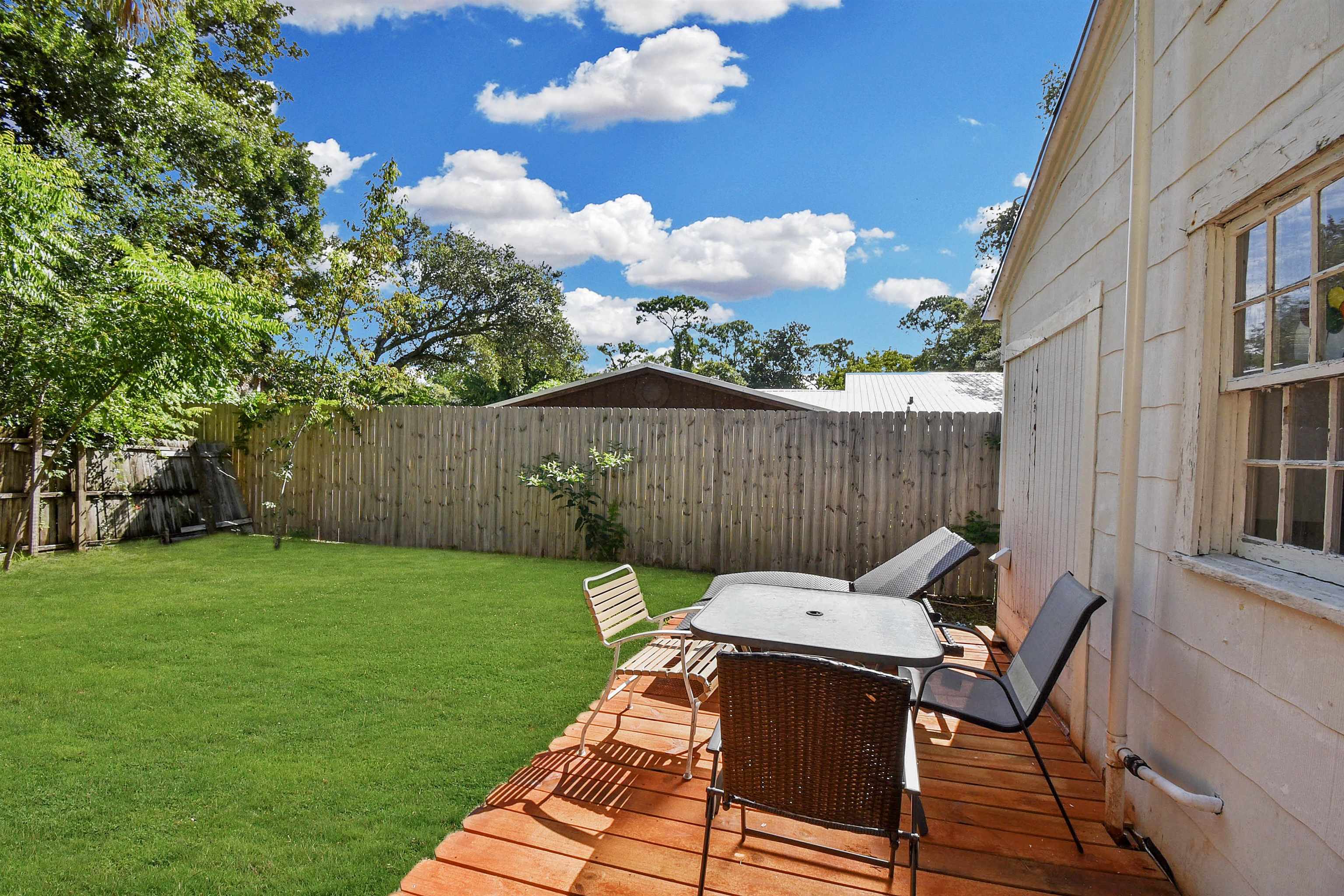 14 Rio Vista Avenue St. Augustine, FL 32084 - Photo 17 of 33 a backyard of a house with table and chairs