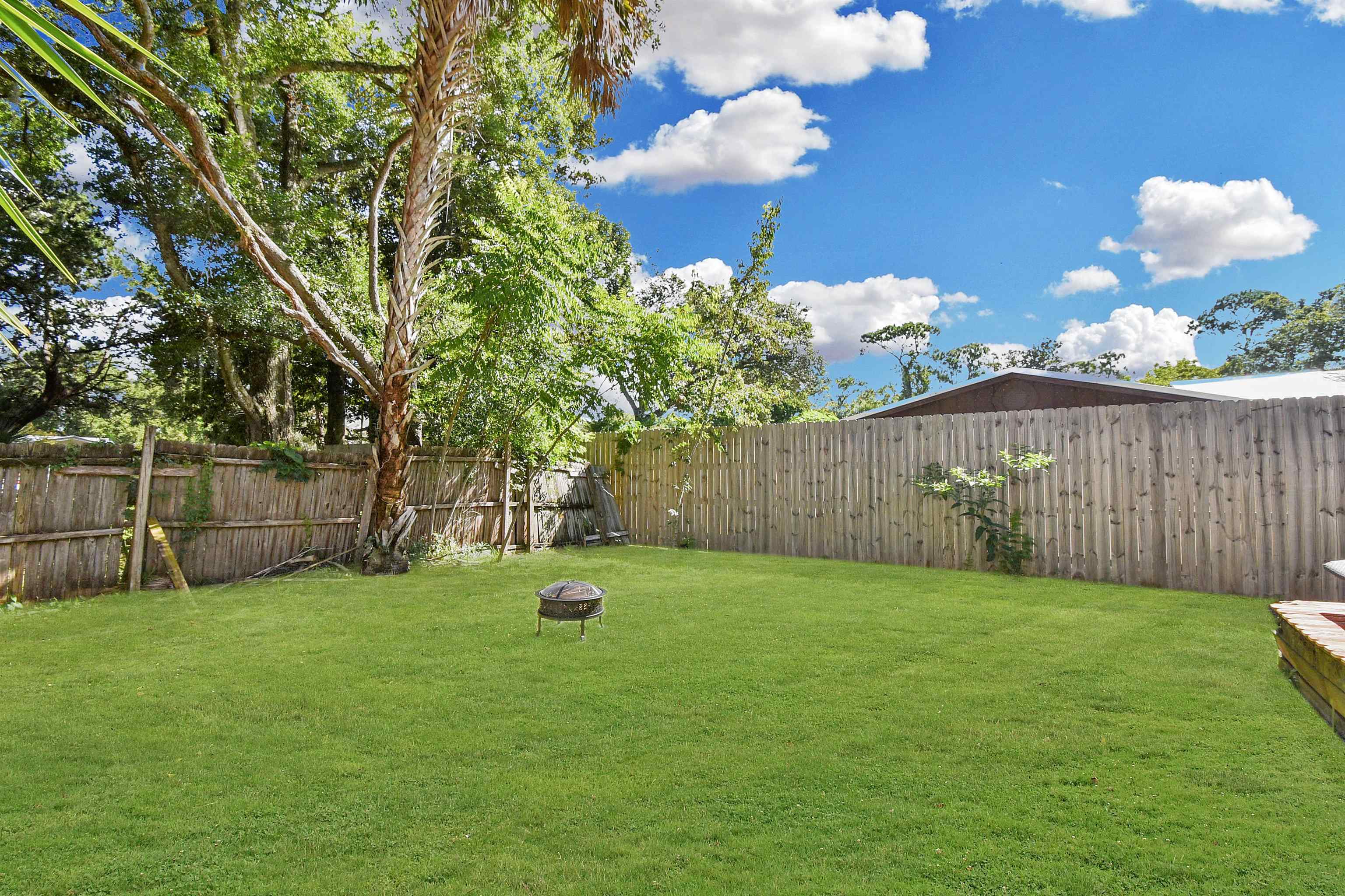 14 Rio Vista Avenue St. Augustine, FL 32084 - Photo 18 of 33 a view of a yard with a fence