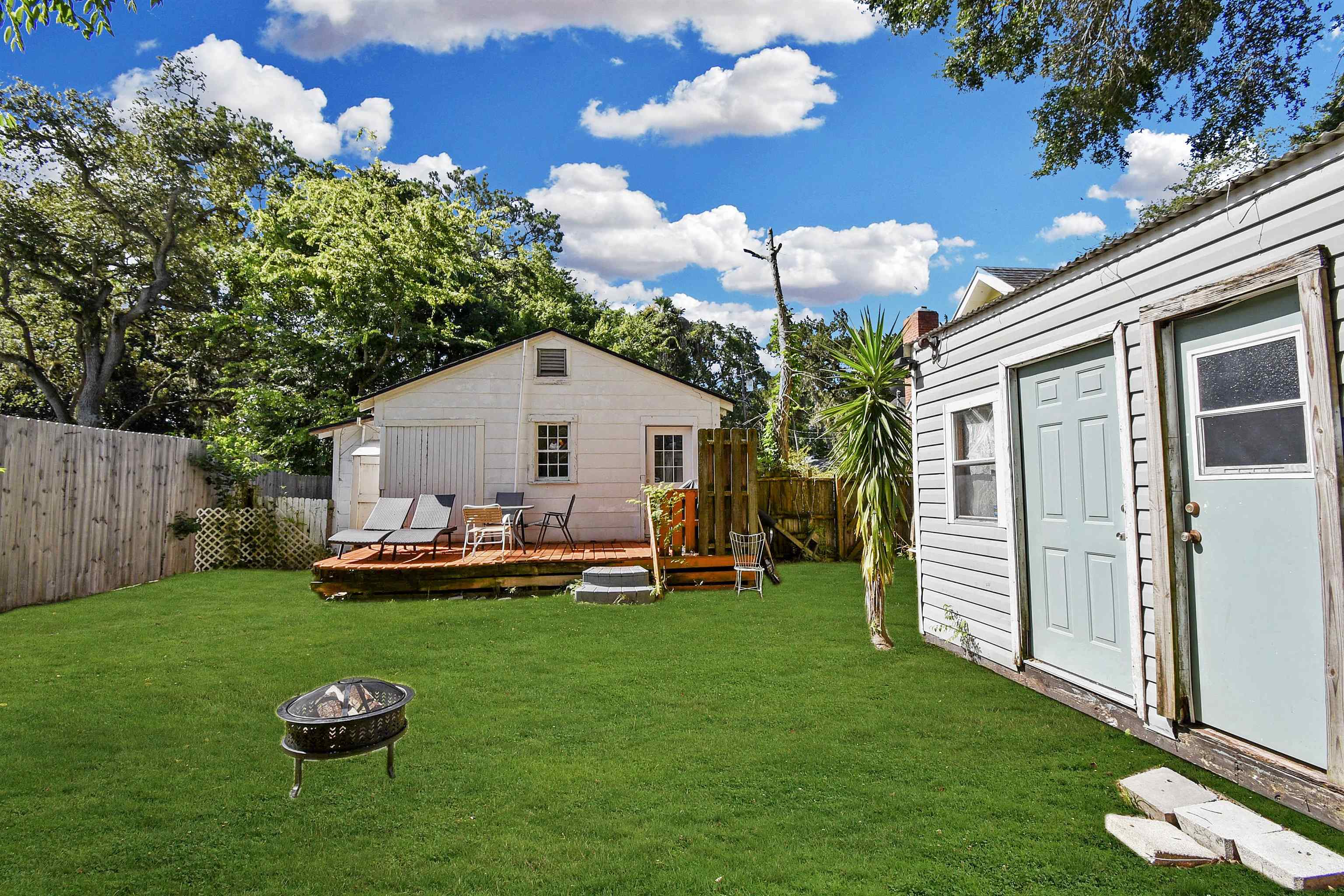 14 Rio Vista Avenue St. Augustine, FL 32084 - Photo 20 of 33 a backyard of a house with table and chairs plants and large tree