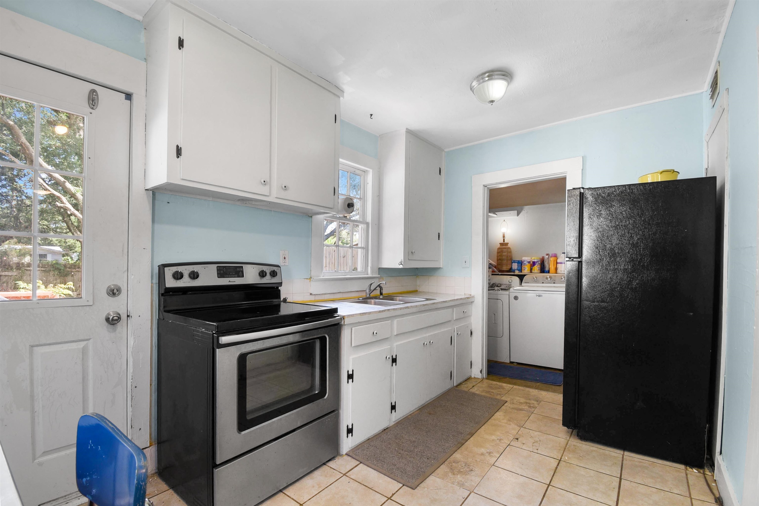 14 Rio Vista Avenue St. Augustine, FL 32084 - Photo 8 of 33 a kitchen with a stove top oven and refrigerator