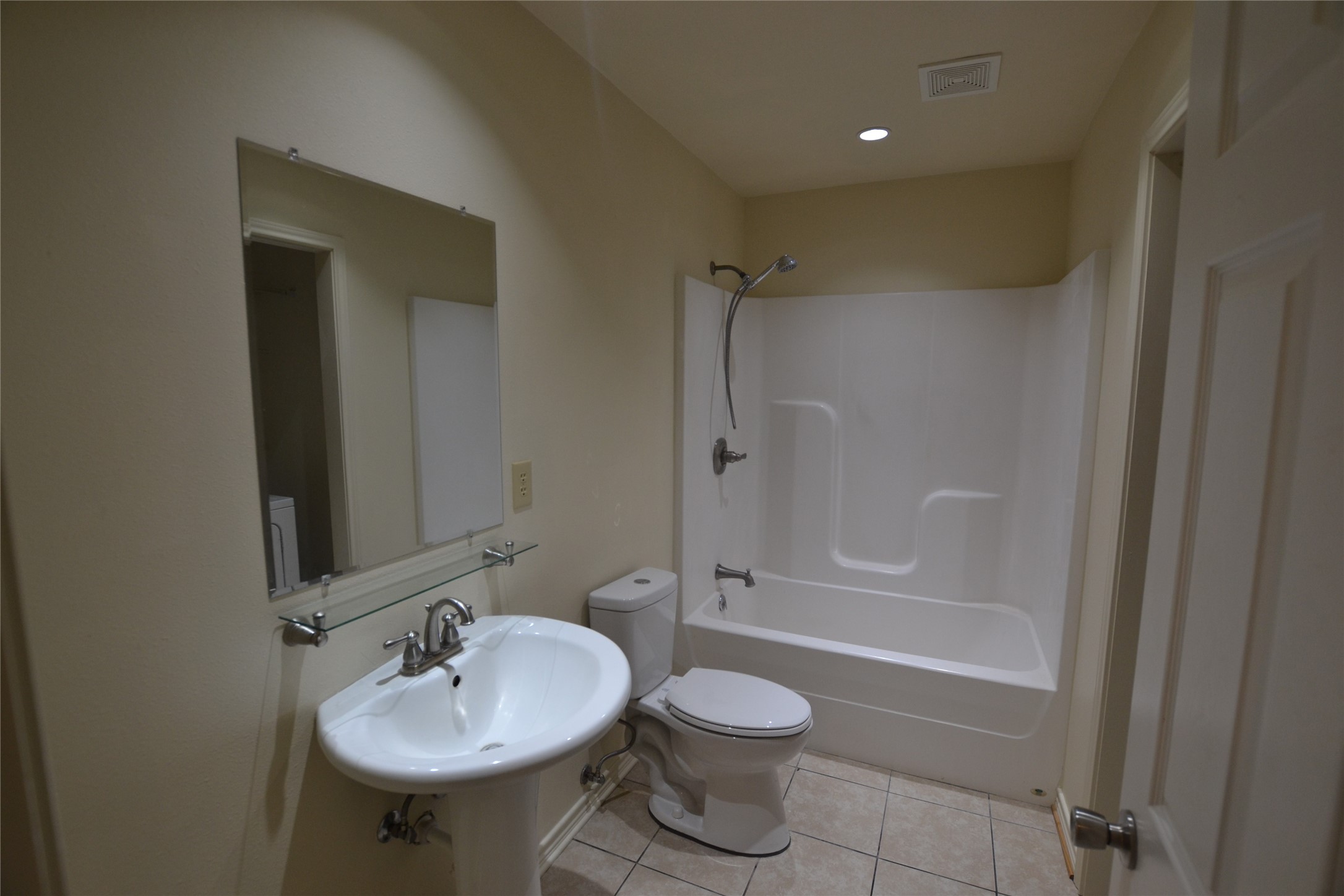 253 Old Groveton Road Onalaska, TX 77360 - Photo 5 of 8 Large Bathroom with tub and shower