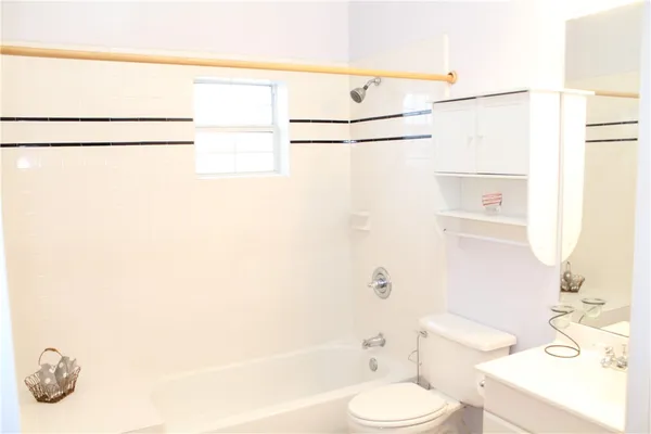 $4,000 | 109 West 38th Street, Unit B, Austin, TX 78705