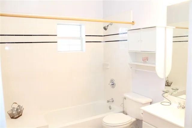 $4,000 | 109 West 38th Street, Unit B, Austin, TX 78705