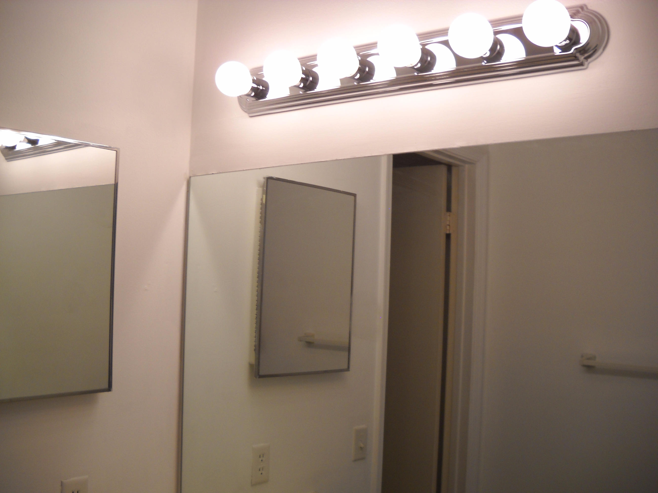 7541 Courtyard Run East Boca Raton, FL 33433 - Photo 20 of 28 Guest Bathroom