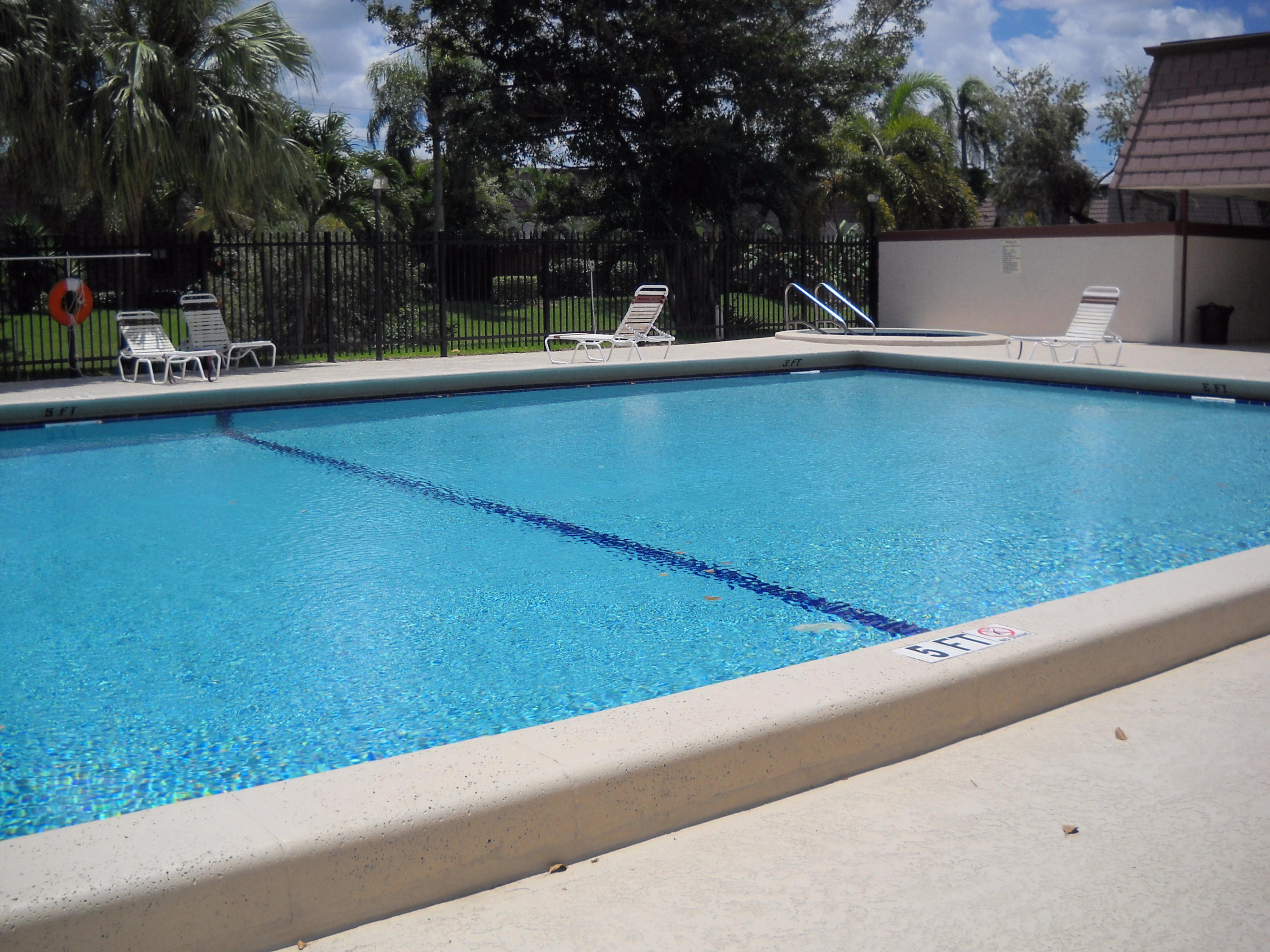 7541 Courtyard Run East Boca Raton, FL 33433 - Photo 26 of 28 Large community Pool and spa