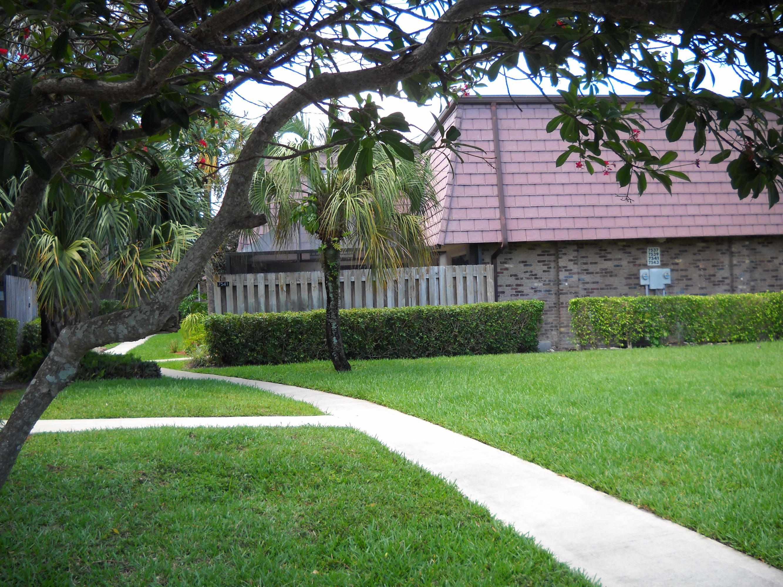 7541 Courtyard Run East Boca Raton, FL 33433 - Photo 3 of 28 Exterior of townhome