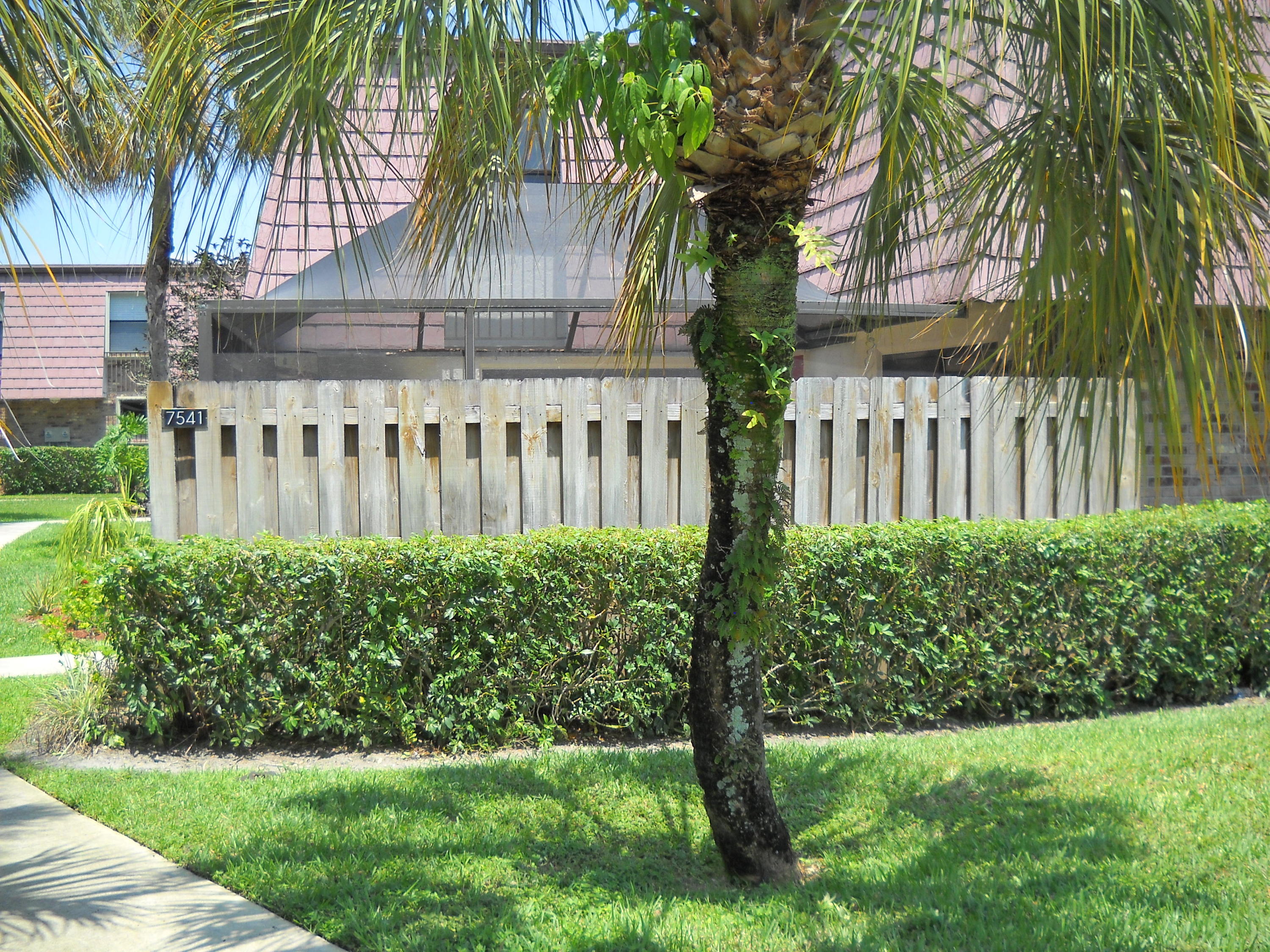 7541 Courtyard Run East Boca Raton, FL 33433 - Photo 4 of 28 Front
