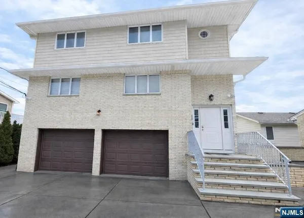 $2,800 | 615 5th Street, Unit 2, Carlstadt, NJ 07072