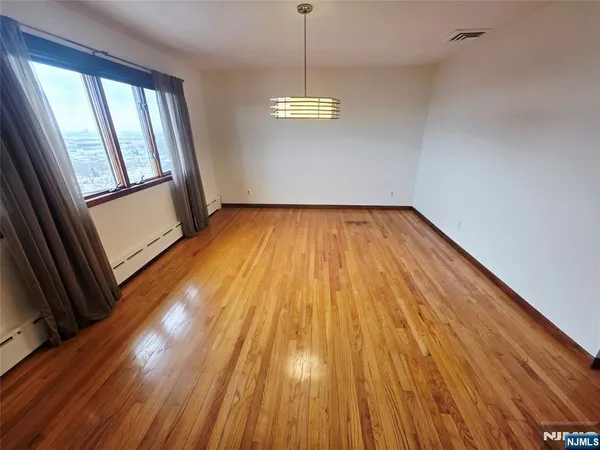 $2,800 | 615 5th Street, Unit 2, Carlstadt, NJ 07072