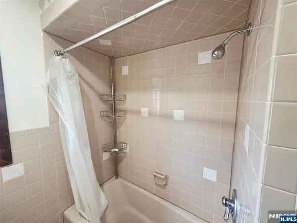 $2,800 | 615 5th Street, Unit 2, Carlstadt, NJ 07072