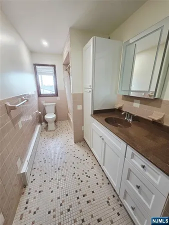 $2,800 | 615 5th Street, Unit 2, Carlstadt, NJ 07072
