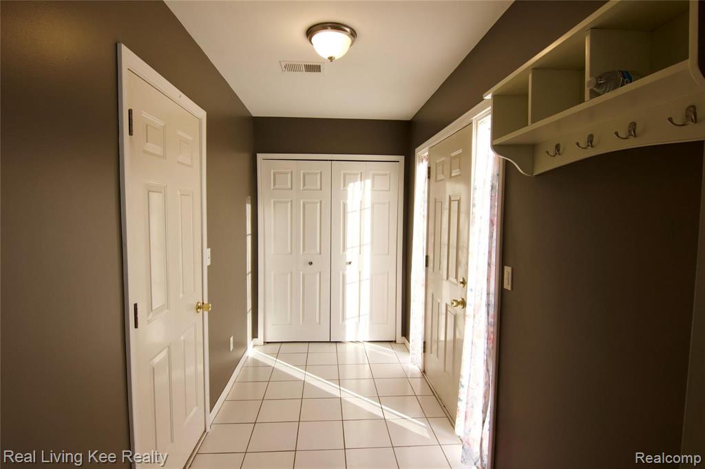 1908 Flagstone Circle, Unit 79 Rochester, MI 48307 - Photo 5 of 22