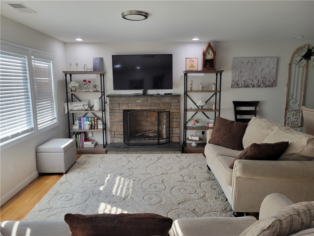 61 Sheffield Road Cranston, RI 02920 - Photo 7 of 39