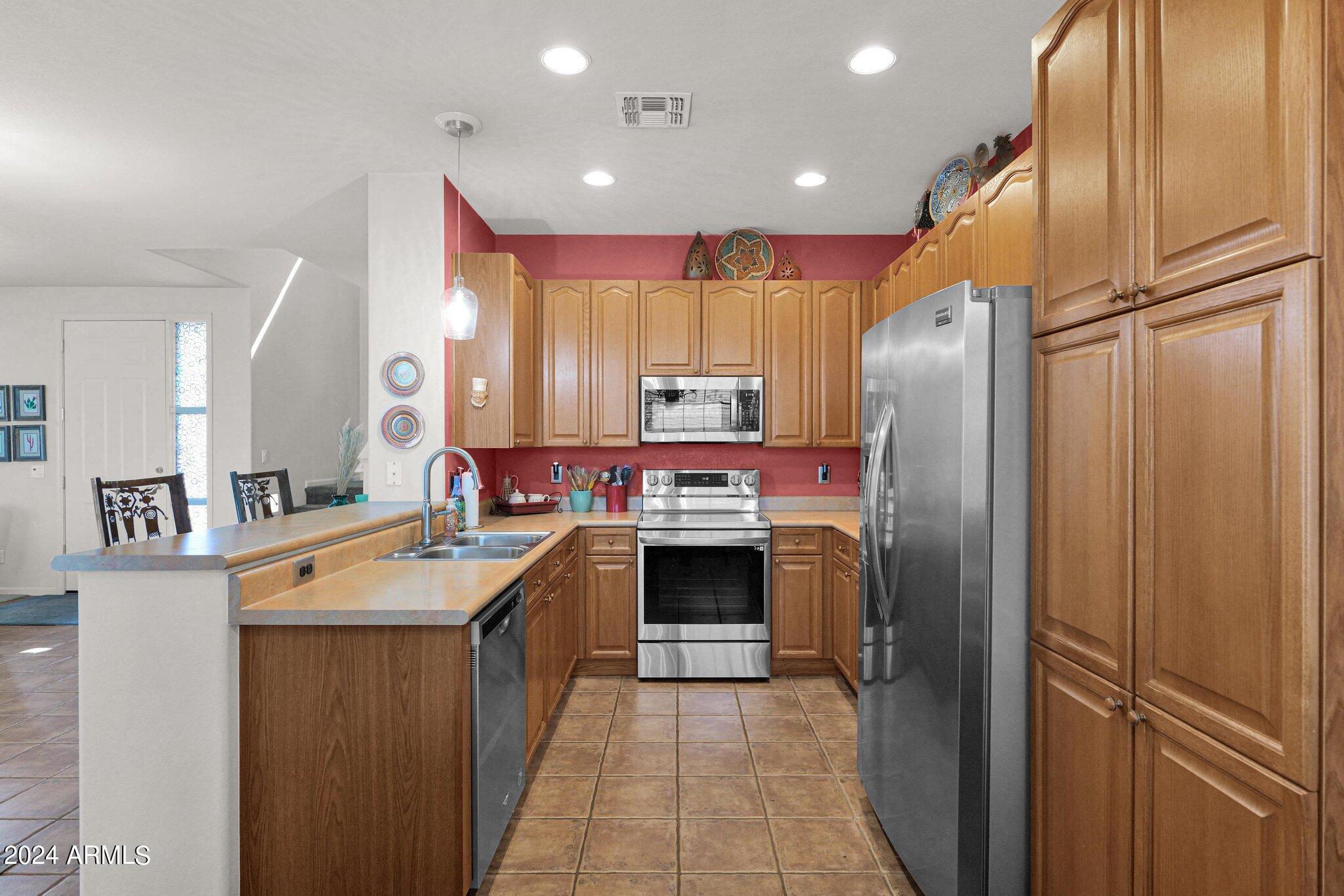 13620 West Cypress Street Goodyear, AZ 85395 - Photo 13 of 39 Kitchen
