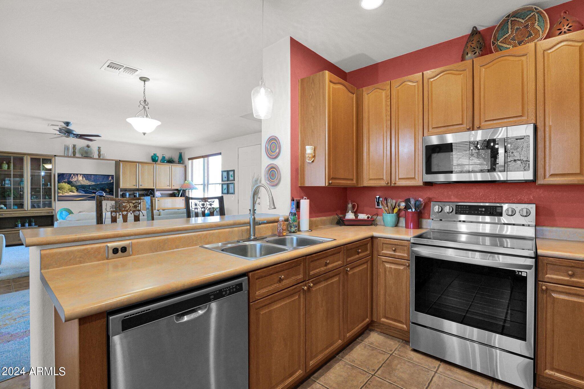 13620 West Cypress Street Goodyear, AZ 85395 - Photo 14 of 39 Kitchen