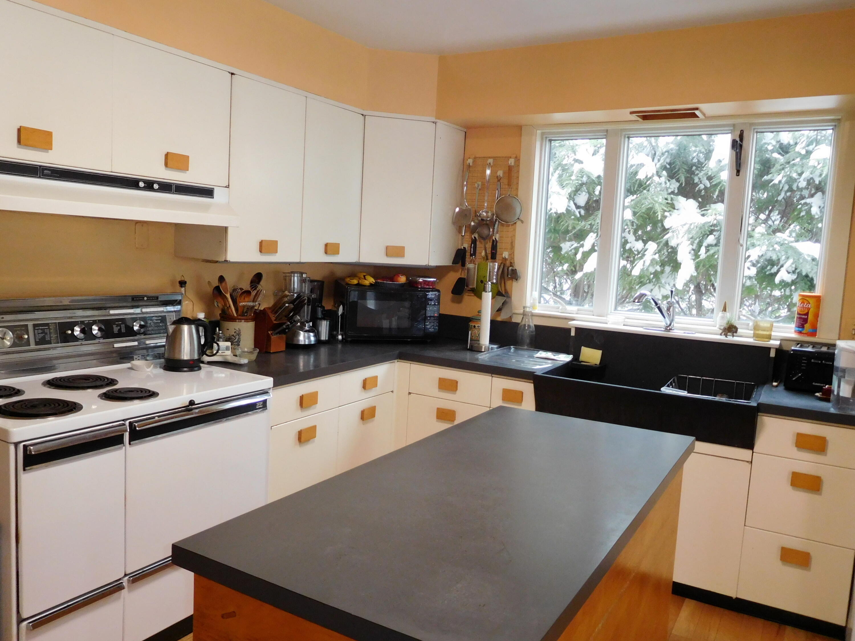 26 Mountain Avenue Lewiston, ME 04240 - Photo 8 of 35 08