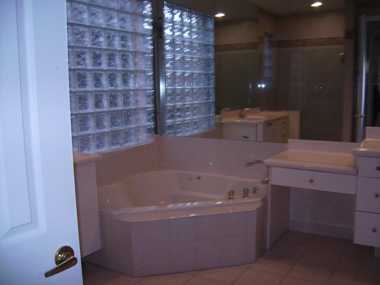 5416 Northwest 41st Terrace Boca Raton, FL 33496 - Photo 16 of 26 Master bath with Jacuzzi