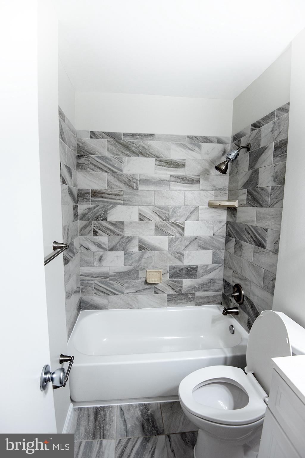 9278 Taney Road Manassas, VA 20110 - Photo 19 of 31 2nd floor full bath