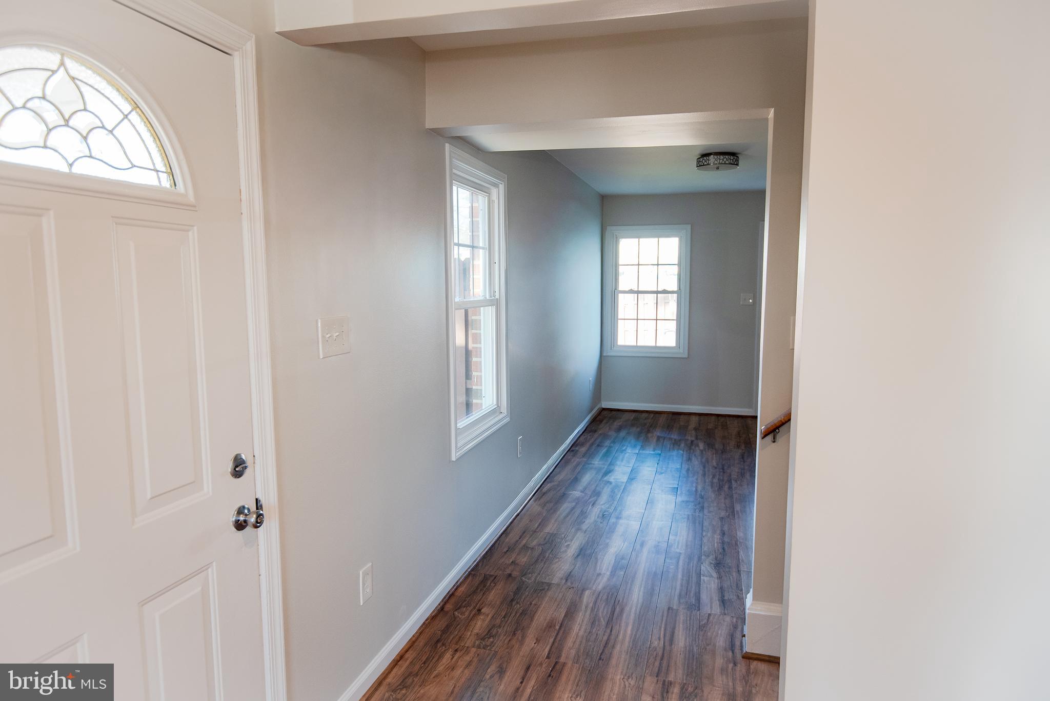 9278 Taney Road Manassas, VA 20110 - Photo 7 of 31 Hallway to dining/kitchen