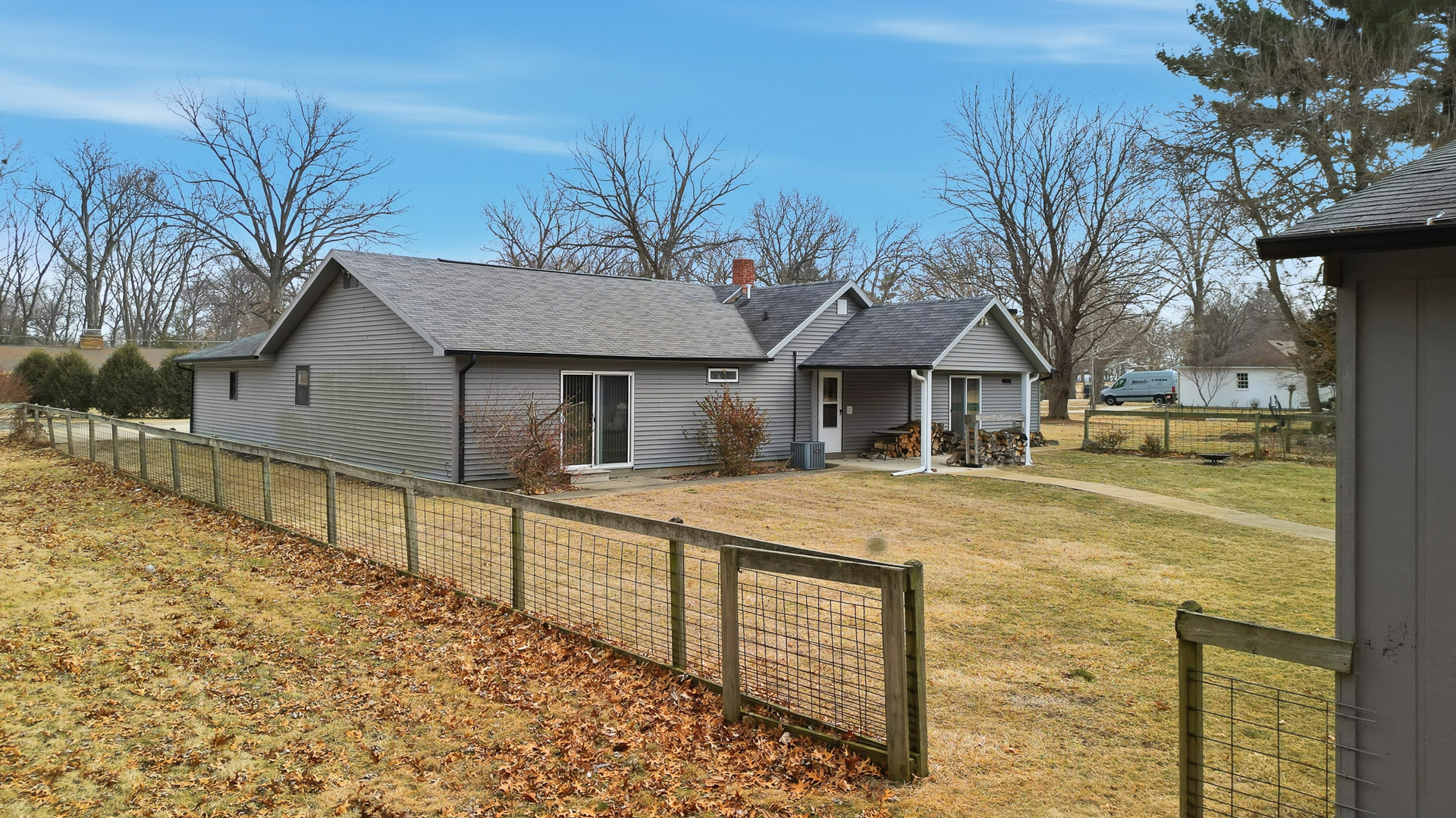 1307 Sinnissippi Road Sterling, IL 61081 - Photo 11 of 33
