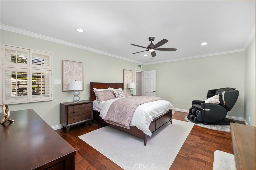 3611 Grayburn Road Pasadena, CA 91107 - Photo 19 of 41 a spacious bedroom with a bed and furniture