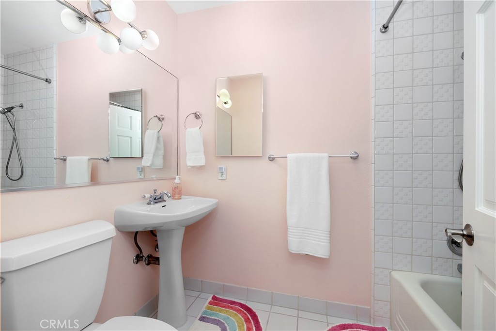 3611 Grayburn Road Pasadena, CA 91107 - Photo 27 of 41 a bathroom with a sink toilet and shower