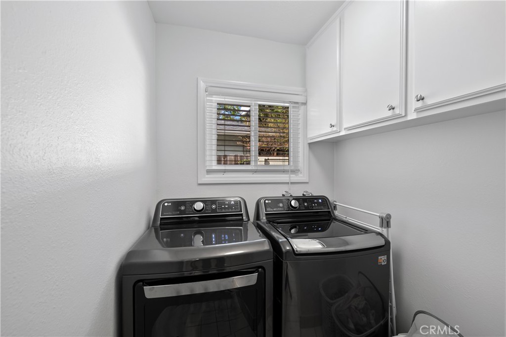 3611 Grayburn Road Pasadena, CA 91107 - Photo 30 of 41 a kitchen with a stove and a microwave