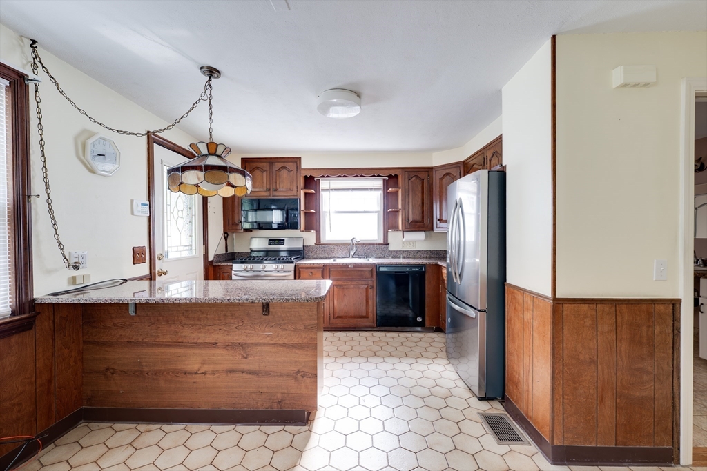 57 Bither Street Springfield, MA 01118 - Photo 14 of 37
