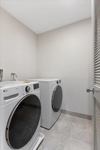 $849,000 | 2450 North Clybourn Avenue, Unit 2, Chicago, IL 60614