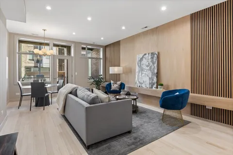 $849,000 | 2450 North Clybourn Avenue, Unit 2, Chicago, IL 60614