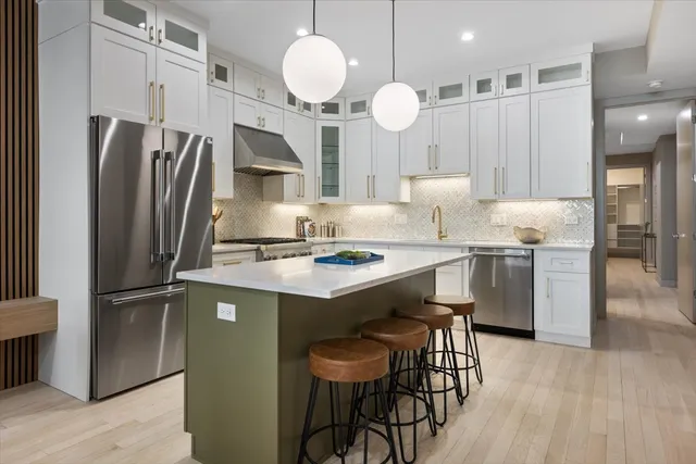 $849,000 | 2450 North Clybourn Avenue, Unit 2, Chicago, IL 60614