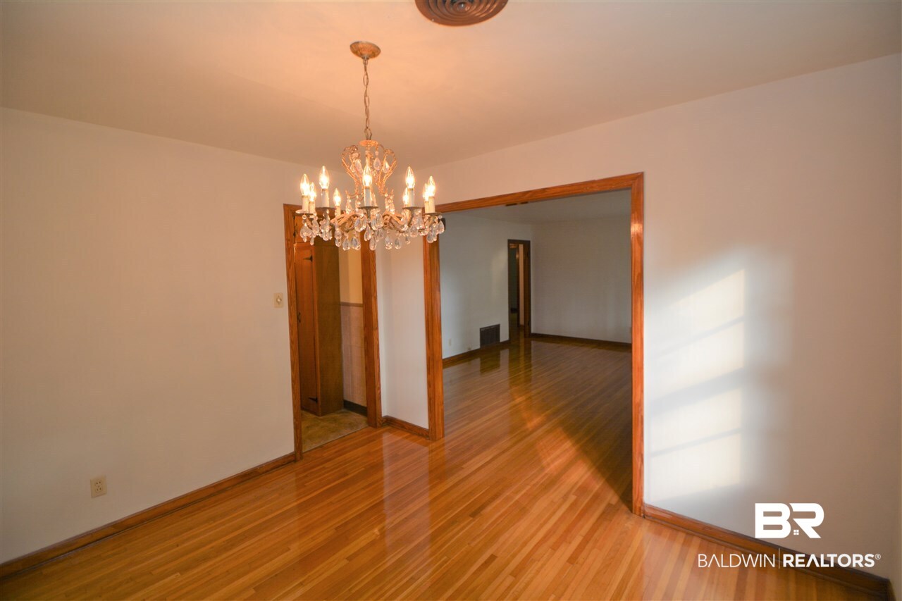 5454 Moffett Road Mobile, AL 36618 - Photo 8 of 31